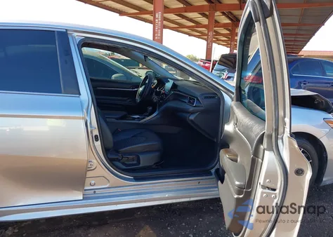 2022 Toyota Camry Se z USA, uszkodzony, nr VIN 4T1G11AKXNU667137